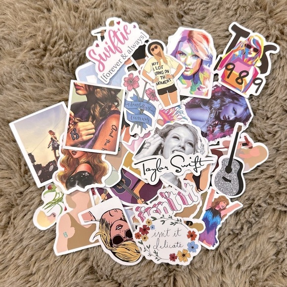 Taylor Swift Eras Tour Fannypack + Bracelets - Picture 8 of 9